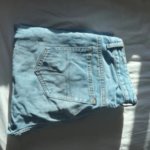 Tiger of sweden  - Tiger of sweden jeans storlek 32W 34L har ett litet skap märke men inget stort som man ser på bilden 