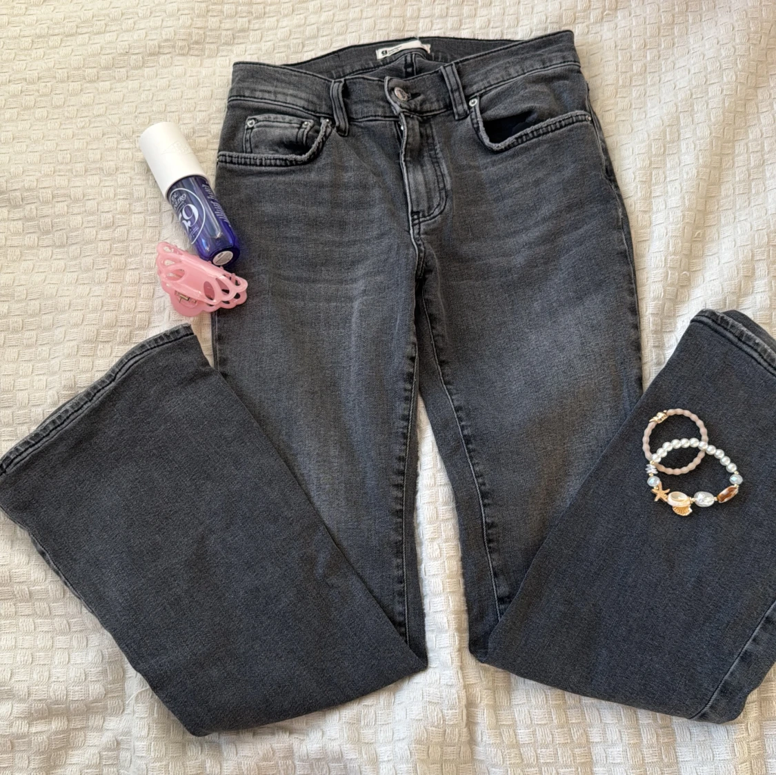 Svarta bootcut jeans från Gina tricot