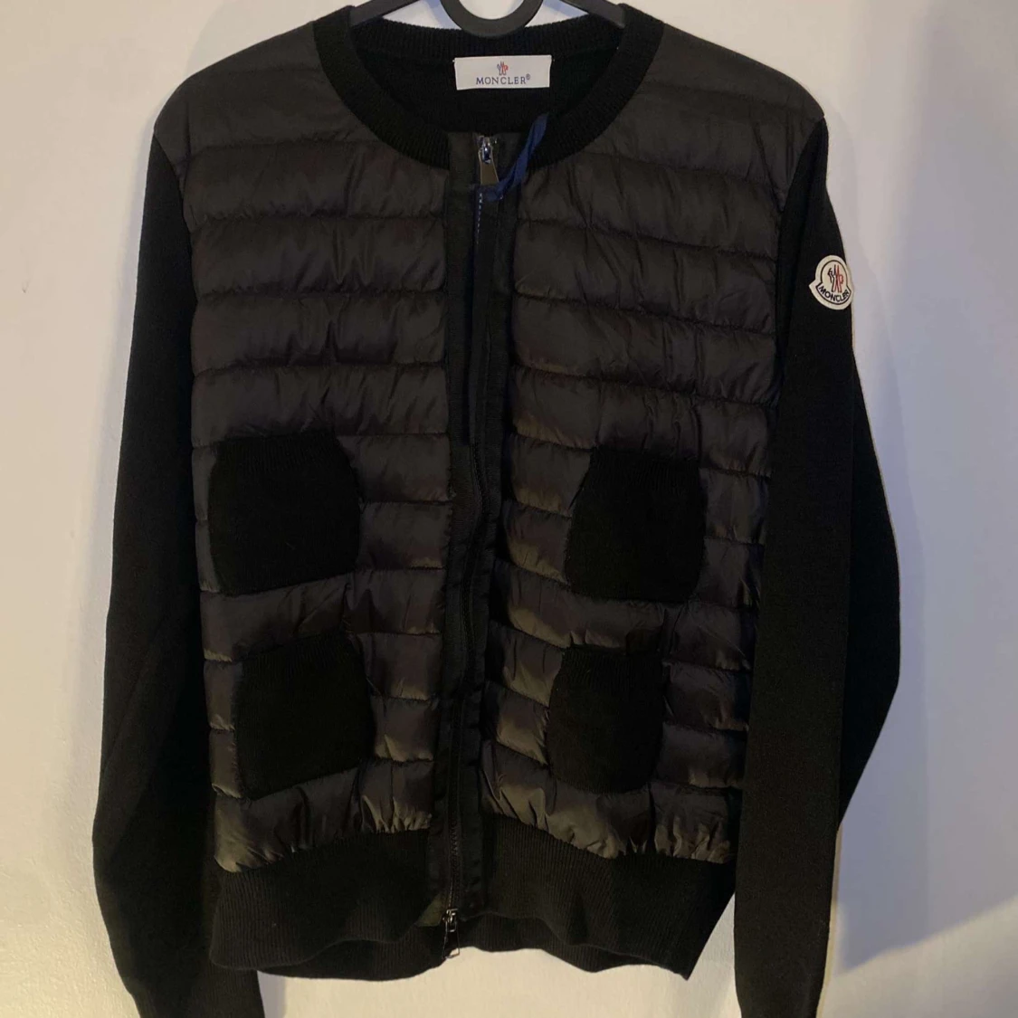 Svart pufferjacka från Moncler