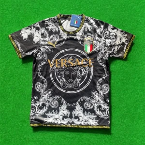 Svart fotbollströja  - En jätte fin svart och vit fotbollströja 