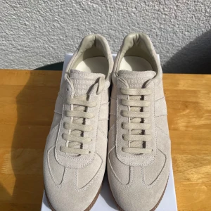 Maison Margiela GATS - Snygga beiga/off white maison margiela gats. Hur bra som helst till sommaren. Box tillkommer. OBS : INTE OR1GINAL