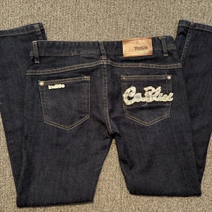 Low waist jeans - Ett par low waist jeans från rickie jeans. Storlek 29, vill man ha exakta mått kan man få det!💕