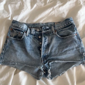 Jeansshorts - Levis jeansshorts, en gnutta slitna💕💋