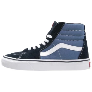 Blå höga sneakers från Vans - Klassiska höga sneakers från Vans i blått och svart med vit sula och vit snörning. Skorna är relativt nya. Köpt för 649 kr. Fråga om egna bilder. Och om storlek.