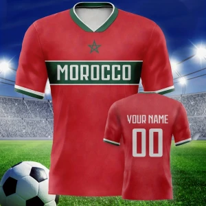 Röd Marocko fotbollströja - NI VÄLJER STORLEK! Snygg röd fotbollströja med gröna och vita detaljer, Marockos namn tryckt på bröstet och möjlighet att lägga till eget namn och nummer på ryggen. Kortärmad med vit och grön krage samt ärmslut.