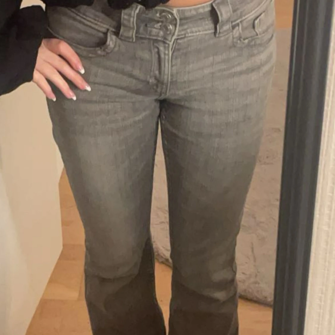 Grå bootcut jeans från H&M - 4
