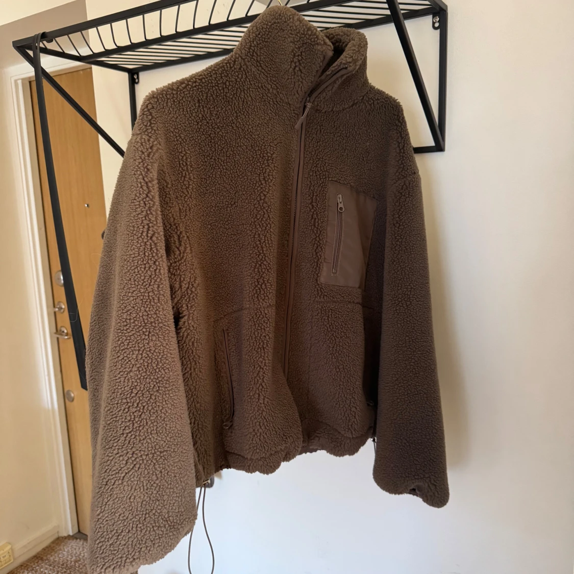 Brun teddyjacka från & Other Stories