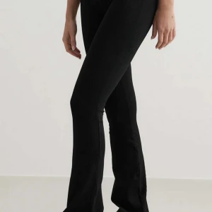 Aimn flared thights - Nyskick tights! Inte ribbade! 