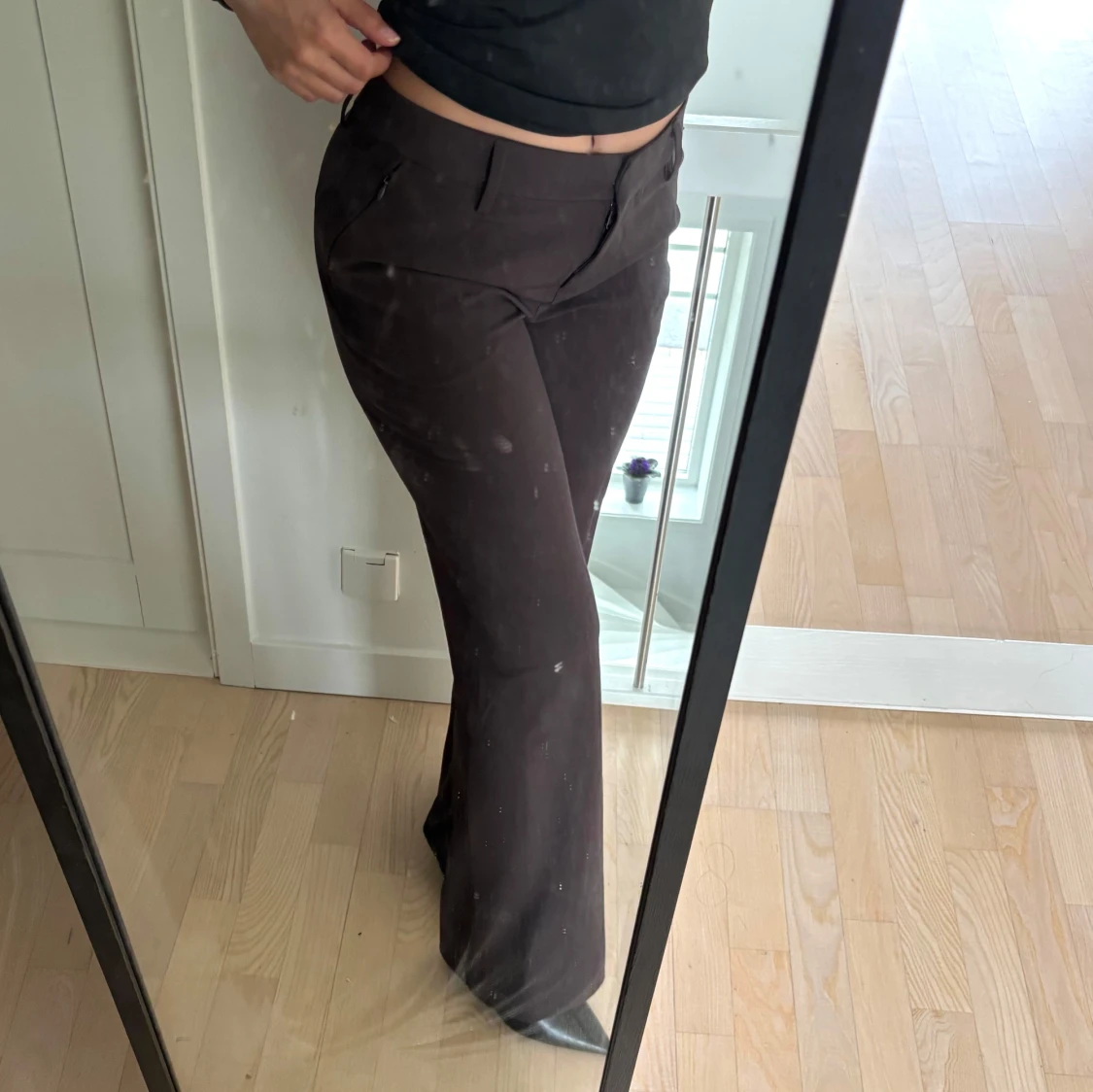 Bruna lågmidjade kostymbyxor  - 1