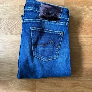 Jacob cohen jeans! - Jacob cohen jeans! Storlek-28 model-711 (slimfit passform) nypris- 5000