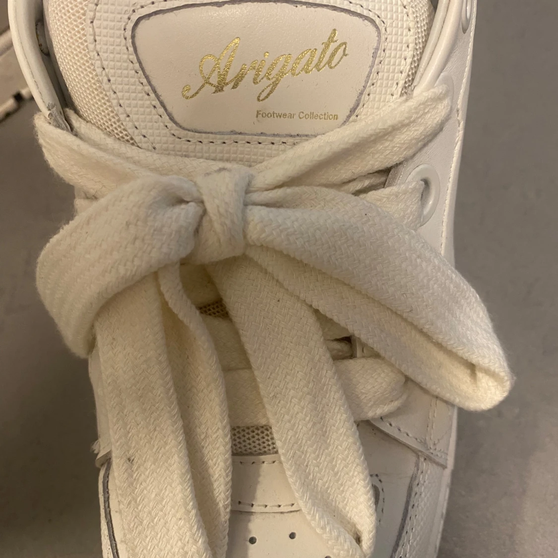 Vita sneakers från Axel Arigato dam - 2