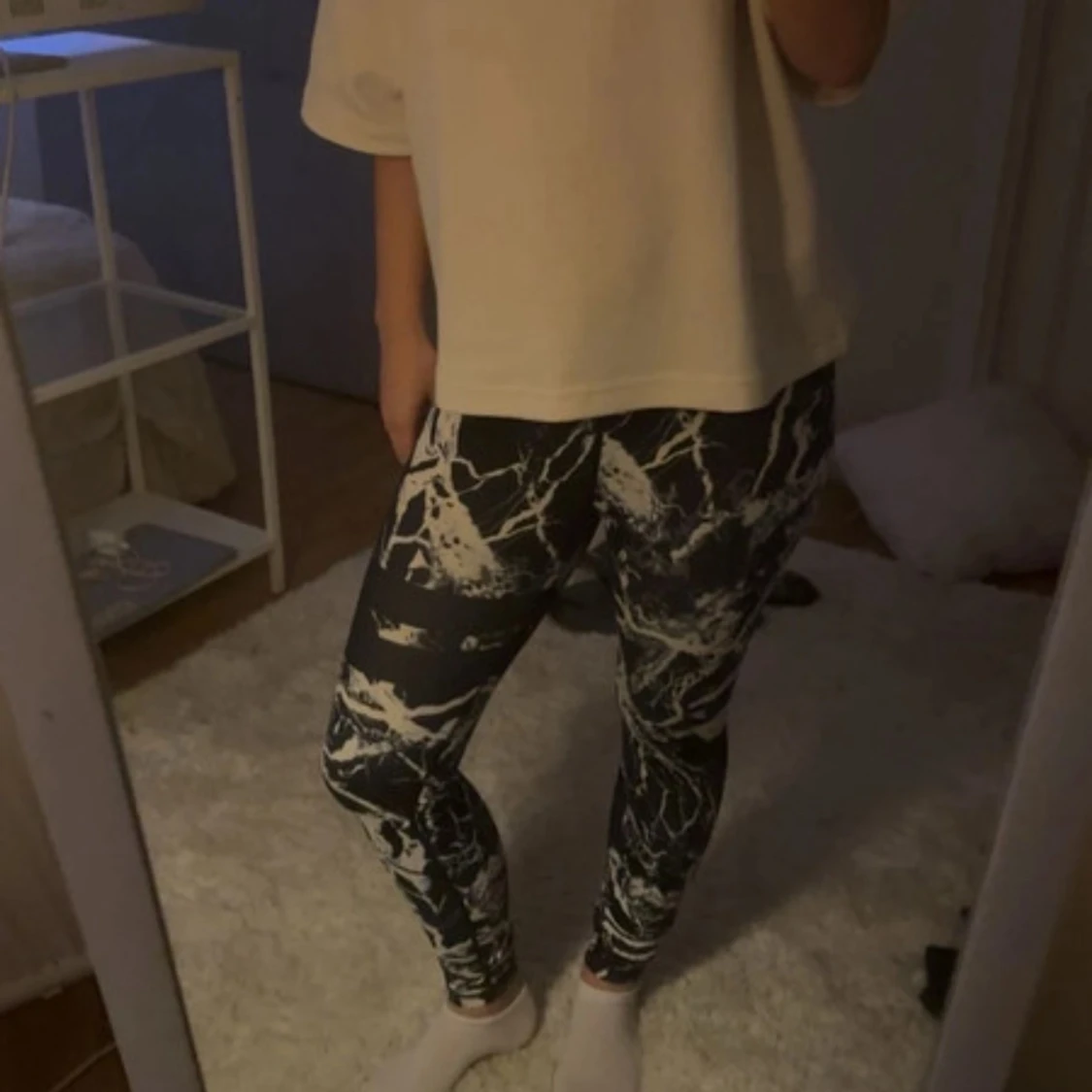 Svarta Stronger leggings med marmorprint