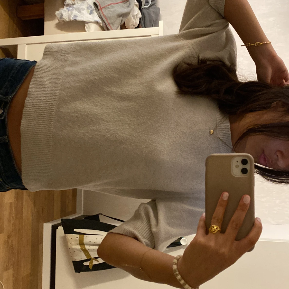 Ljusbeige stickad tröja