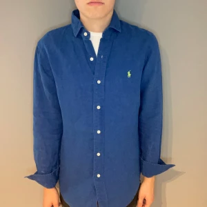 Polo Ralph lauren skjorta  - Polo Ralph Lauren skjorta | storlek s | skick 10/10 | fraktar via PostNord eller Instabox på köparens bekostnad | hör av dig vid funderingar 