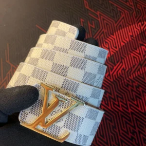 Vitt bälte 115cm - Vitt stilrent bälte i storlek 115‼️SJUK DEAL I BION‼️ perfekt för en stilren look