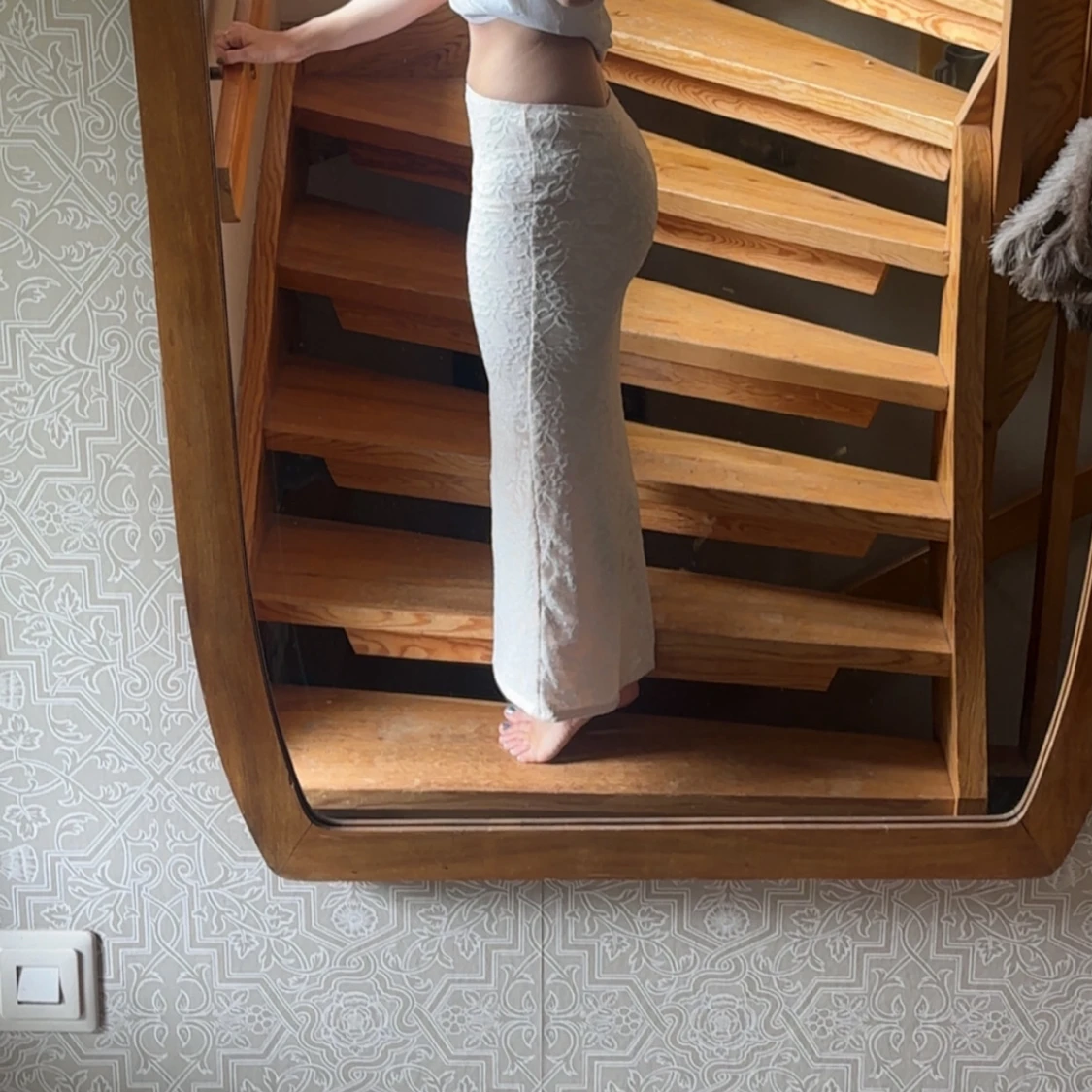 Vit långkjol med spets och slits - 2