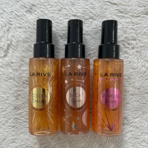 La Rive Body Mist trio med glitter - Tre snygga body mists från La Rive: Golden Dream, Bright Glow och Sparkling Rose. Det är mycket kvar i dom och dom luktar super gott samtidigt som du glittrar fint på huden! Hör av dig om du undrar något 💞