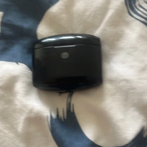 O använda hörlurar går till Apple/adroid - De är bra att använda när man ska springa/ Chilla/ gym