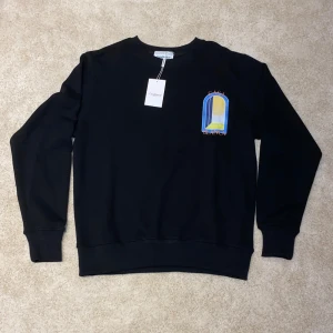 Casablanca tröja - Säljer denna CasaBlanca tröja eftersom den inte passar mig. Har aldrig använt den och den är helt ny. Skulle säga att den passar som både M och L men lite mer åt M. Om ni har frågor så är det bara att skriva☺️