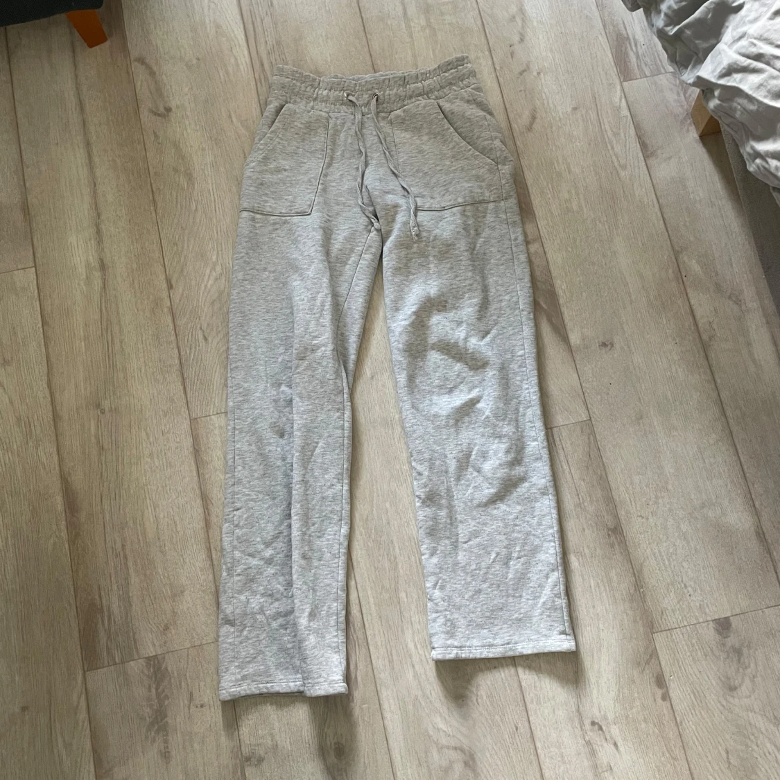 Grå mjukisbyxor  - 1