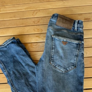Armani jeans 👖  - Säljer nu dessa Armani Jeans,  storlek: w30 L 32skick: 7,5/10. Ny pris runt 3200. Mitt pris. 999kr🙌🏼🙌🏼//Wilmer
