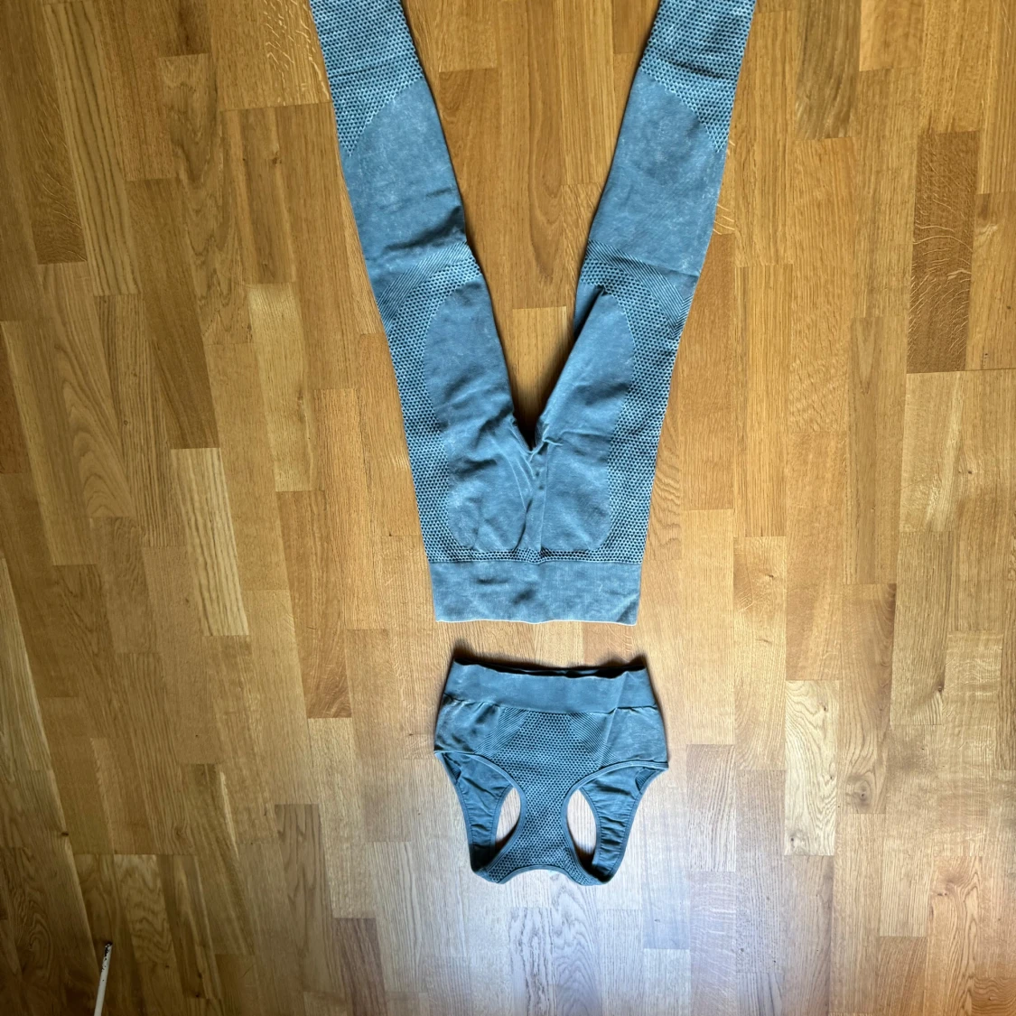 Blå grön, träningstights med matchande topp - 1