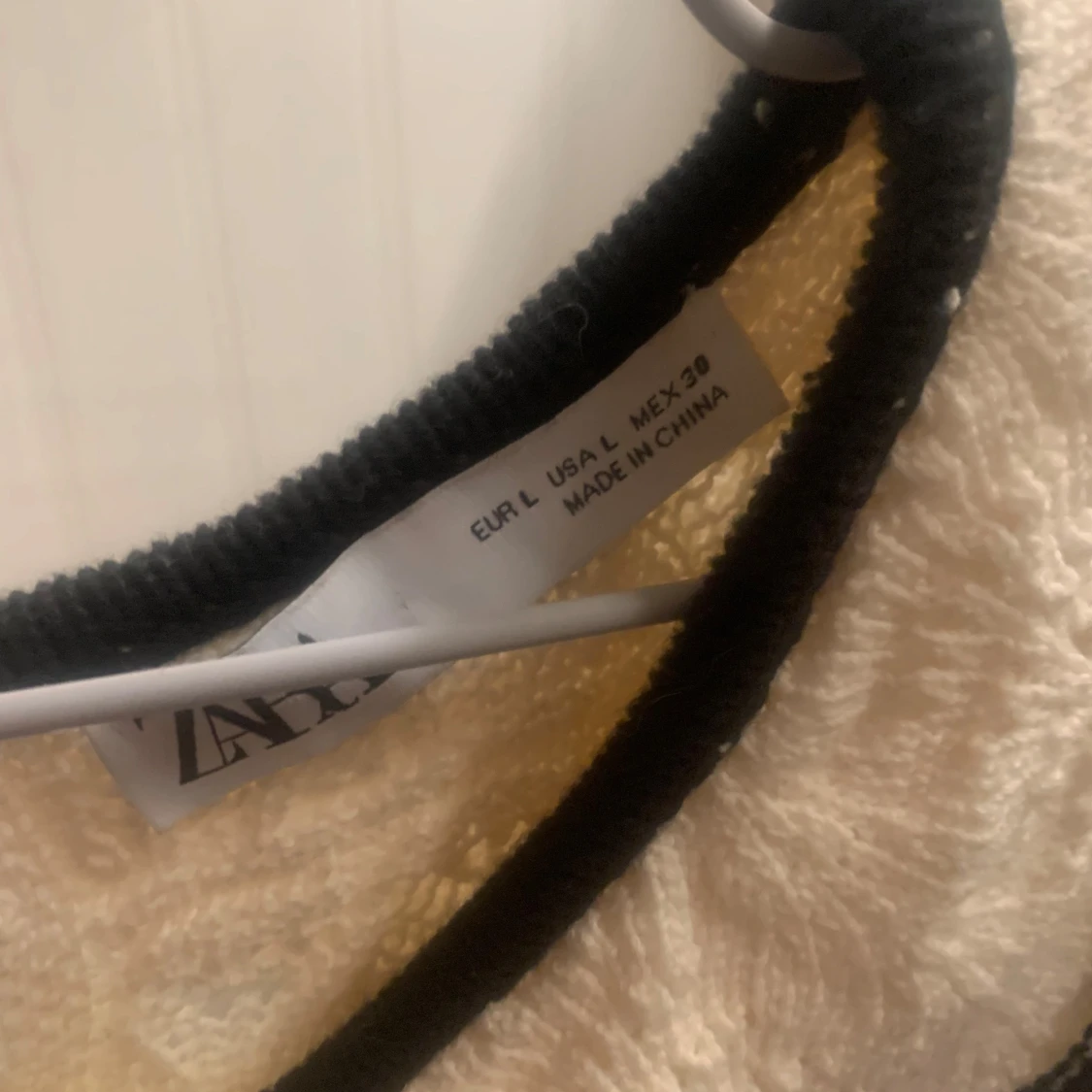 Vit top med volang från Zara - 2