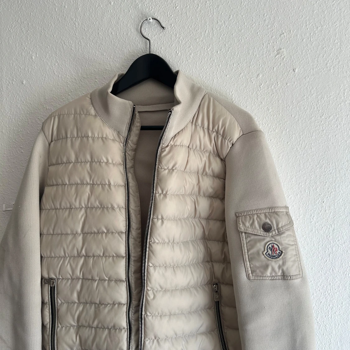 Beige pufferjacka från Moncler - 3
