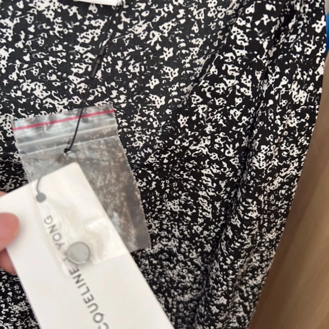 Svartvit blommig klänning JDY - 3