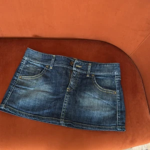 Lågmidjad jeanskjol - Supersnygg jeanskjol som sitter såå fint på ❤️