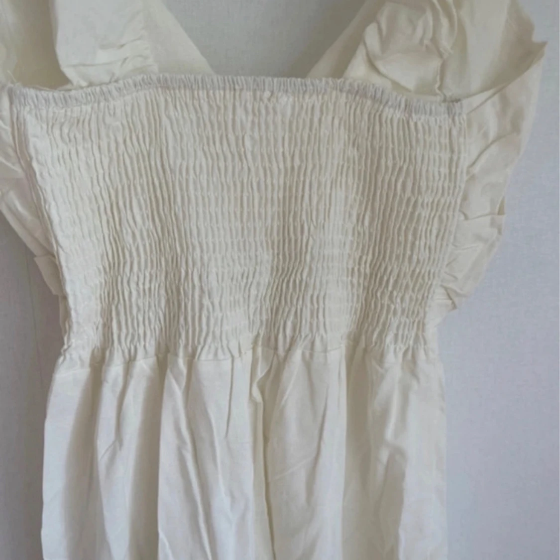 Vit långklänning med volangärmar - 2