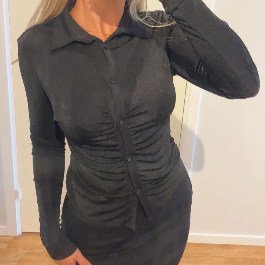 Svart långärmad skjorta - 1