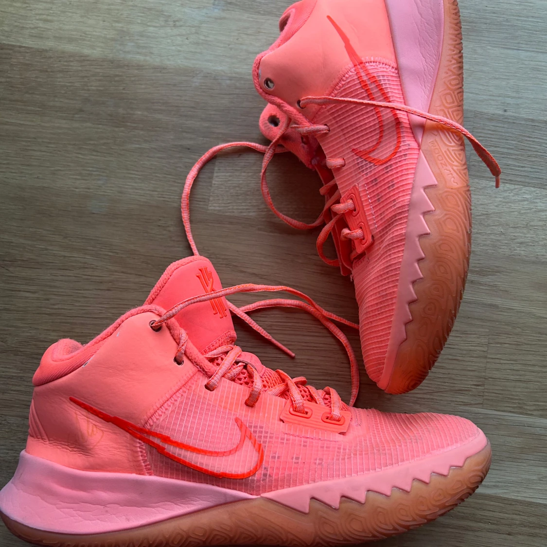 Nike Kyrie 4 mango
