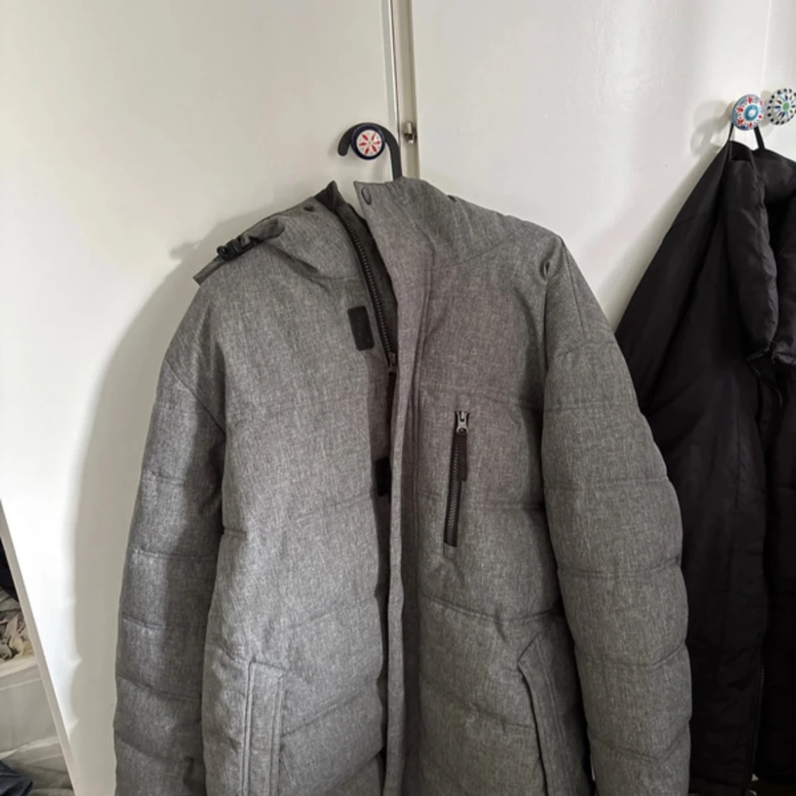 Grå pufferjacka från Take Off 