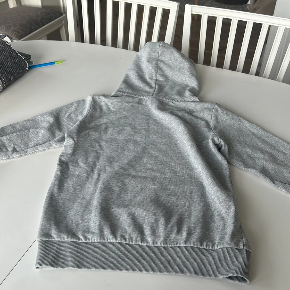 Grå hoodie från Peak Performance - 4