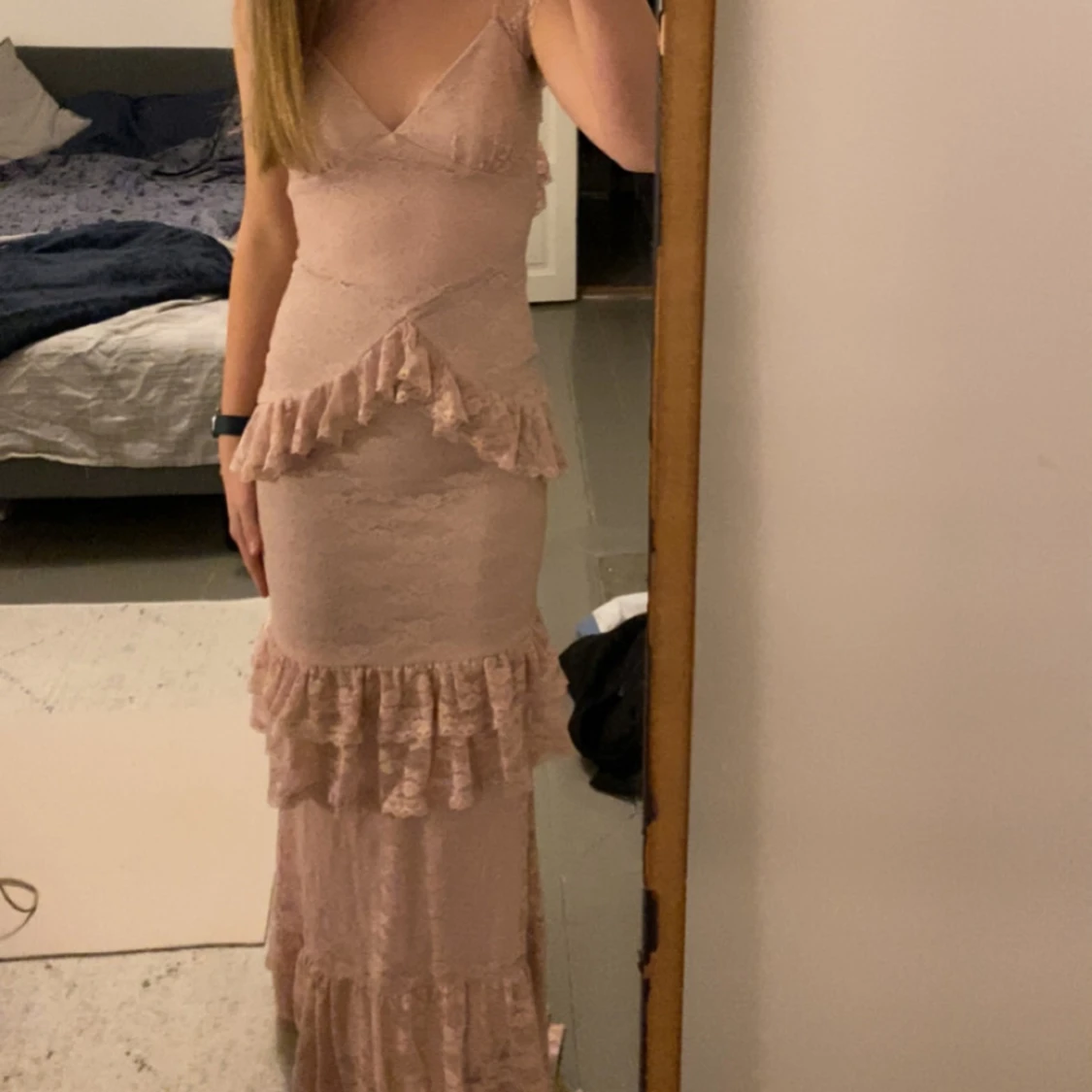 Ljusrosa långklänning med volanger - 2