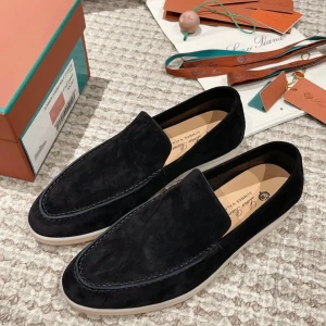 Loro Piana Loafers - Säljer ett par snygga Loro Piana Loafers i skick 10/10   Storlek 43   Allt fås med på bild   Tveka inte på att höra av er   Mvh
