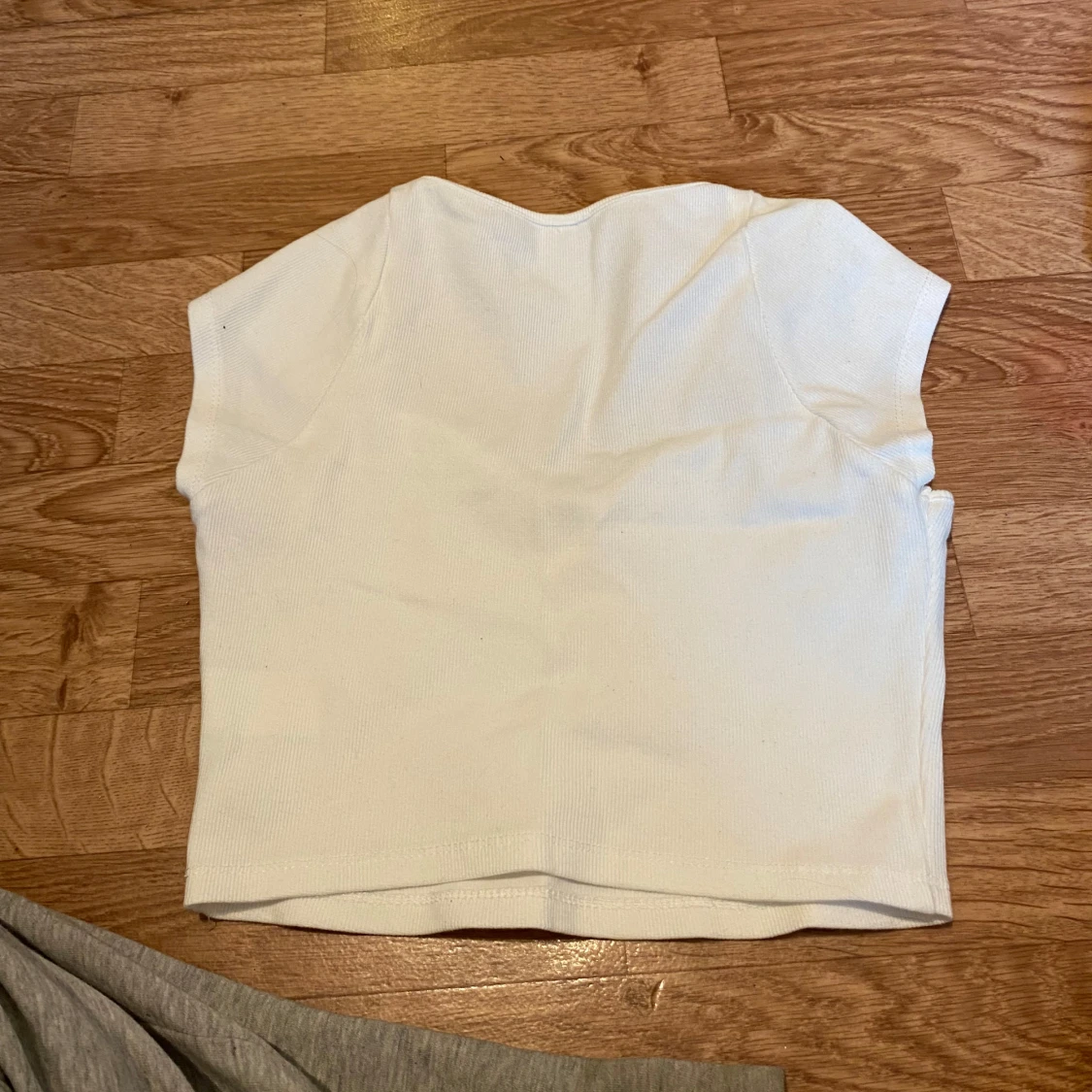 Vit croppad topp från SHEIN - 1