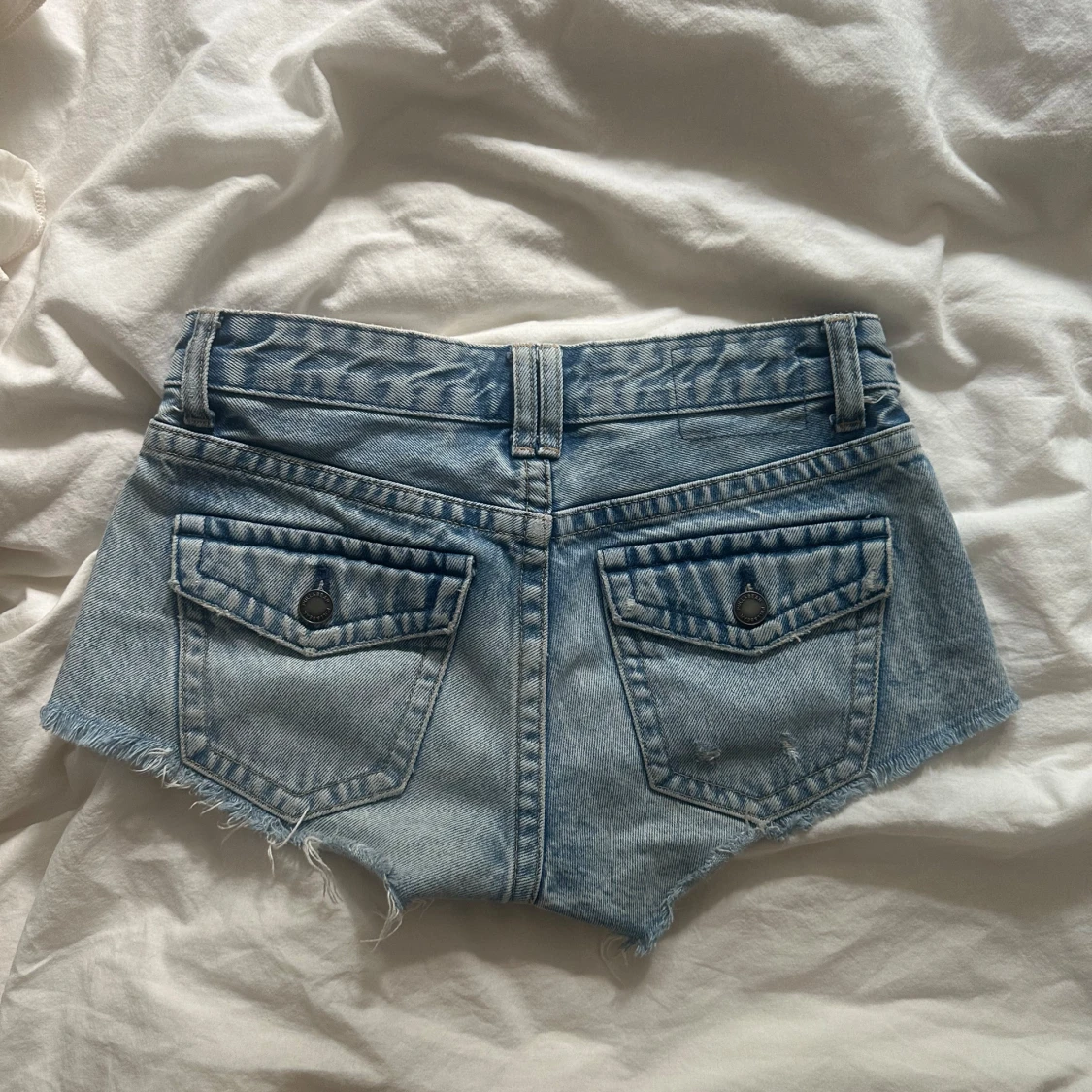 Ljusblå jeansshorts från Pull&Bear - 2