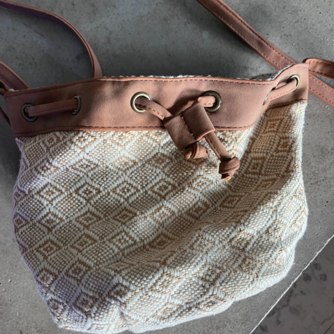 Handväska med platt botten - 2