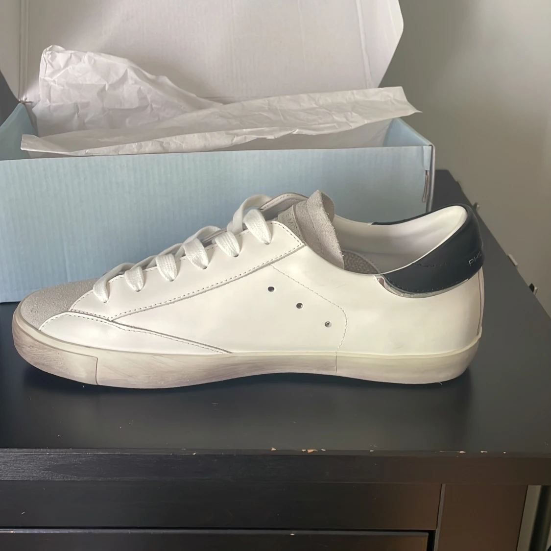 Vita sneakers från Philippe Model - 1