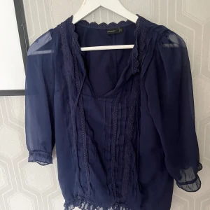 Blus - Superfin marinblå blus 💕