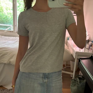 Ljusgrå t-shirt  - Enkel superskön ljusgrå t-shirt 🩶
