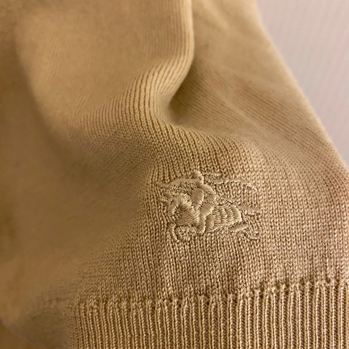 Beige v-ringad tröja från Burberrys - 1