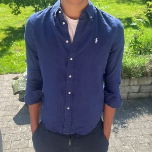 Ralph Lauren skjorta  - Snygg Ralph Lauren skjorta storlek s slim fit, passar 173-183 ca😊 . Köper du fler skjortor fär du paketpris, följ för mere🤩