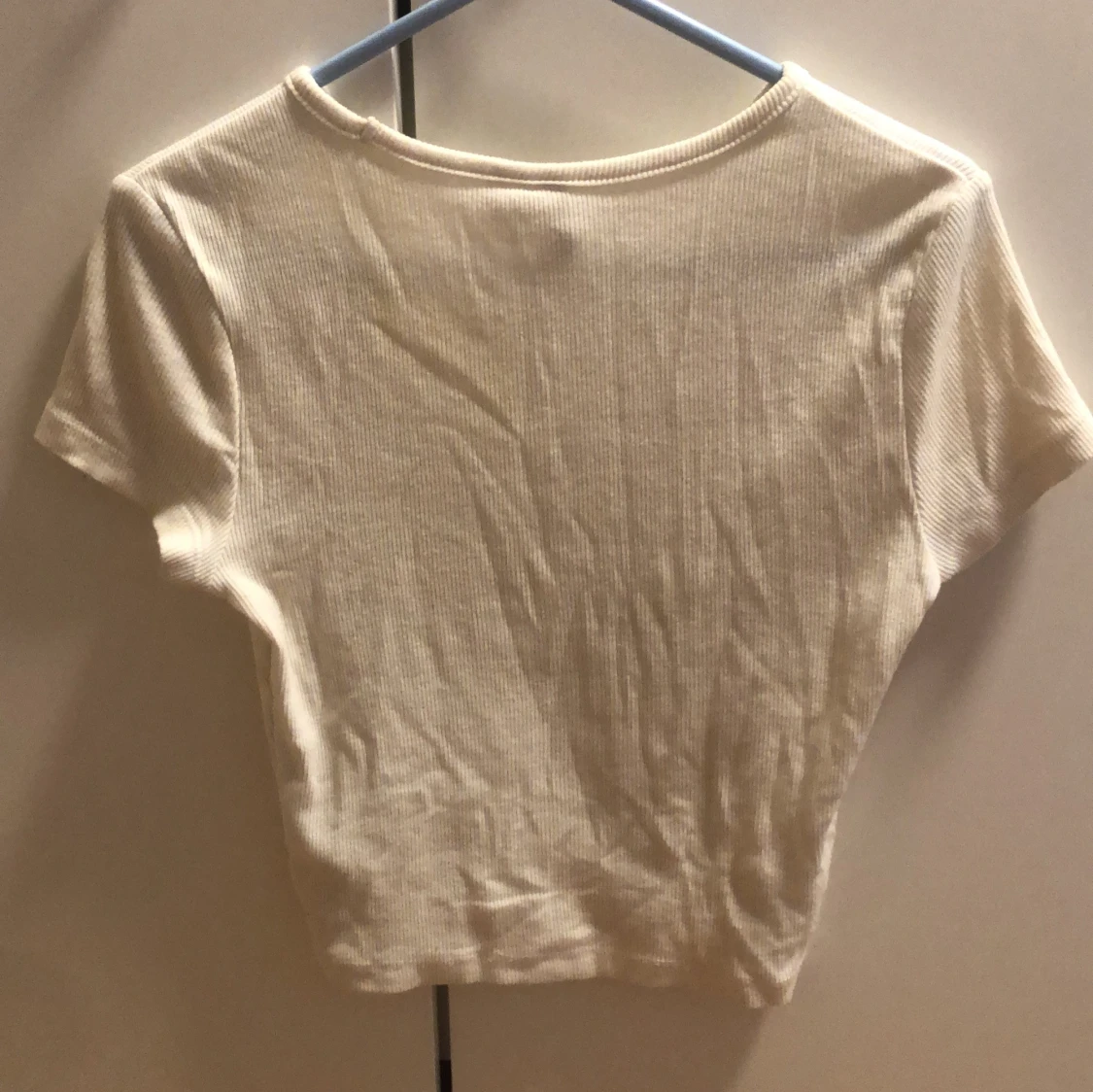 Ribbad croppad vit topp - 2