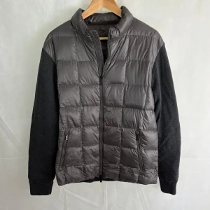 Massimo dutti cardigan  - Fint skick! Modellen är 185 och bär L passar M