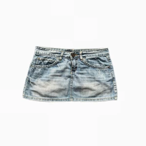 Jeanskjol  - Snygg mini jeanskjol. Midjemått: 37cm längd: 26cm🩷🪽det är bara att skriva om ni undrar något!