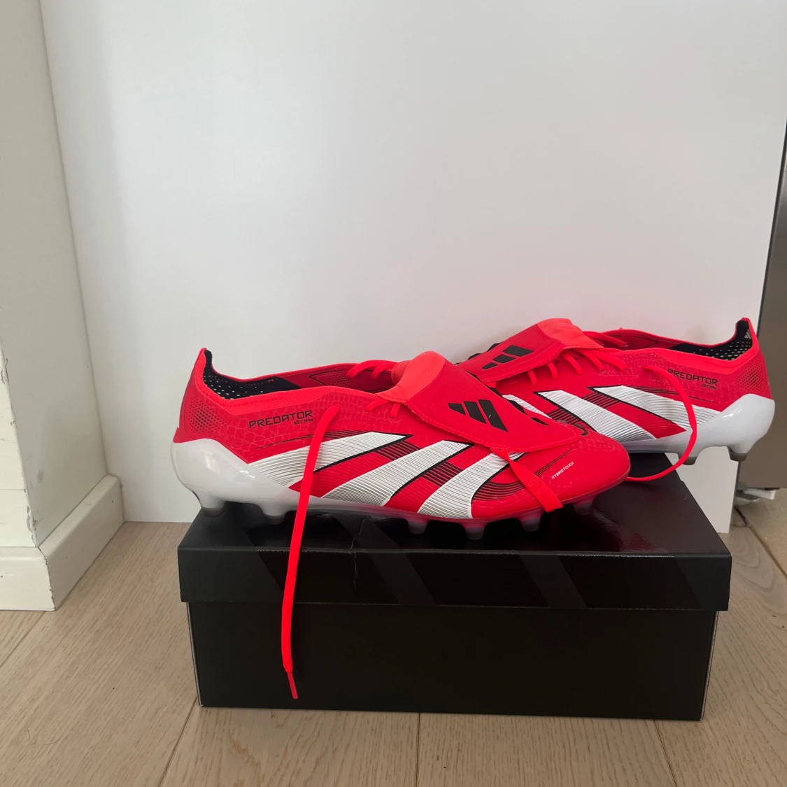 Adidas Predator röda fotbollsskor - 2