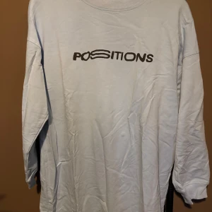 Ariana grande merch  - Säljer min Ariana grande merch positions för att den inte kommer till använd . Den är aldrig använd så är i bra skick ! Är i storlek S och säljer den för 70kr+frakt